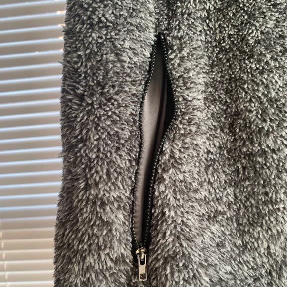 cozy grey vest - Picture 2 of 2